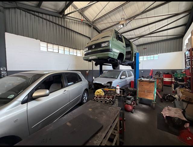 370M² FACTORY TO LET IN STIKLAND INDUSTRIAL